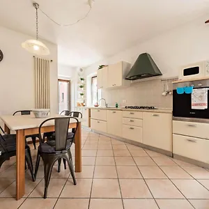 Apartment La Casa Del Borgo Con Parcheggio, Malcesine