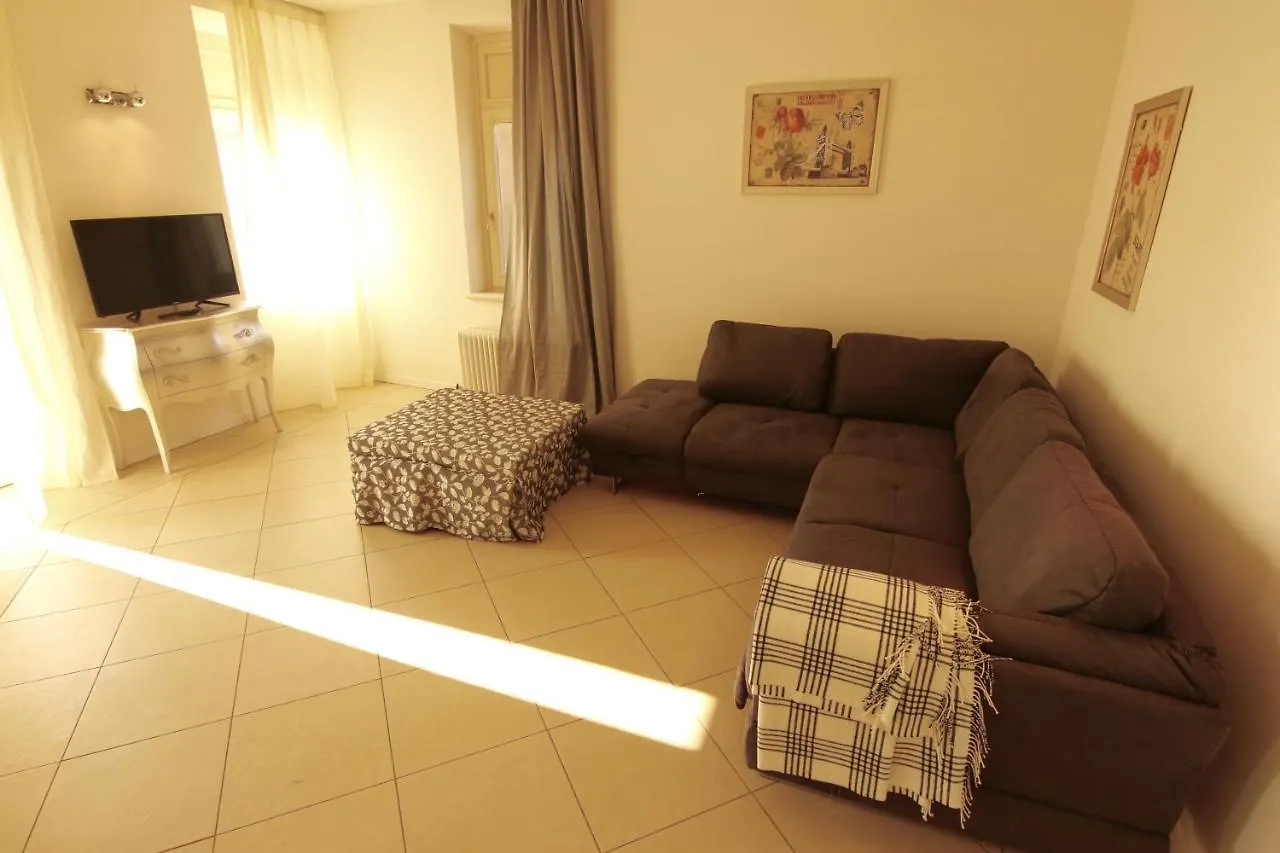Charmante Apartament Lake Front Μαλτσεζίνε 0*,