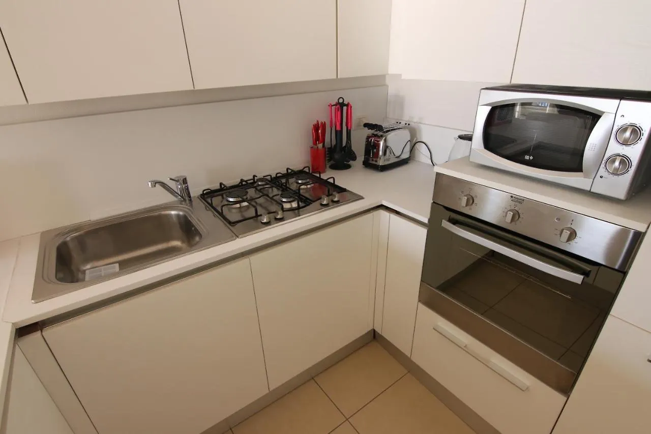 Charmante Apartament Lake Front Μαλτσεζίνε